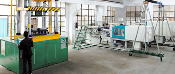 納新設(shè)備油壓機(jī)、注塑機(jī)